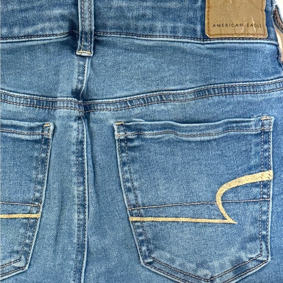 AMERICAN EAGLE Distressed light blue jeans, size 2 - Picture 7 of 8